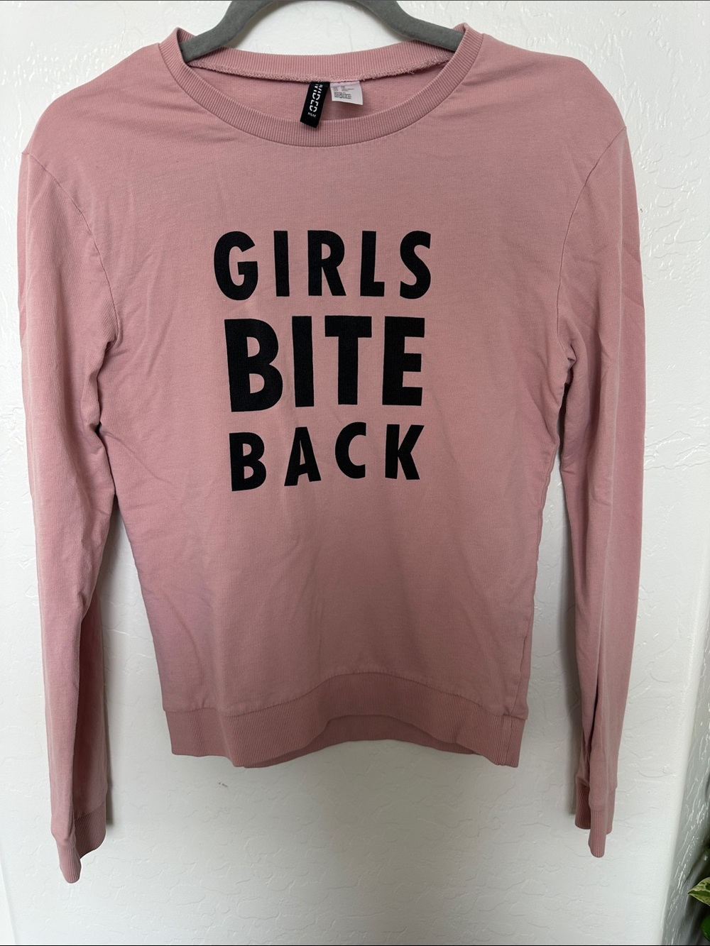 H&M Dusty Pink 'GIRLS BITE BACK' Graphic Crewneck Sweatshirt